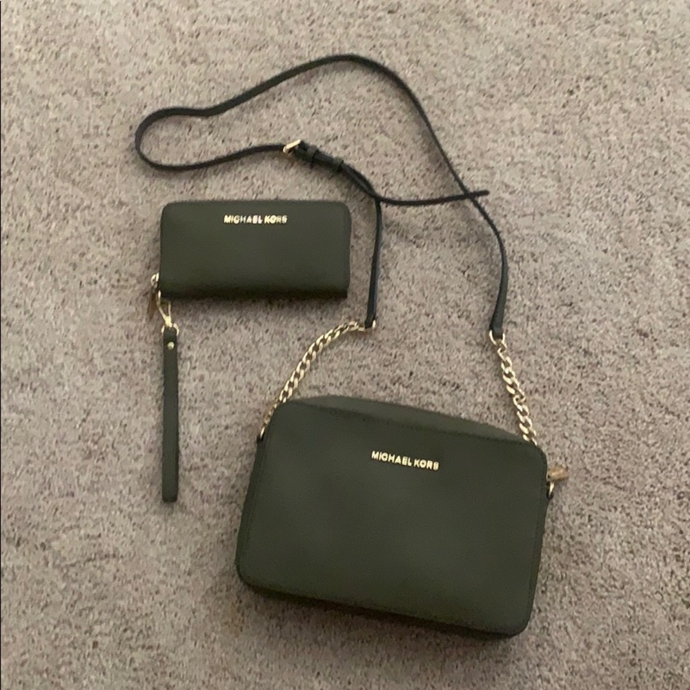 Michael Kors- Cross body and wallet olive